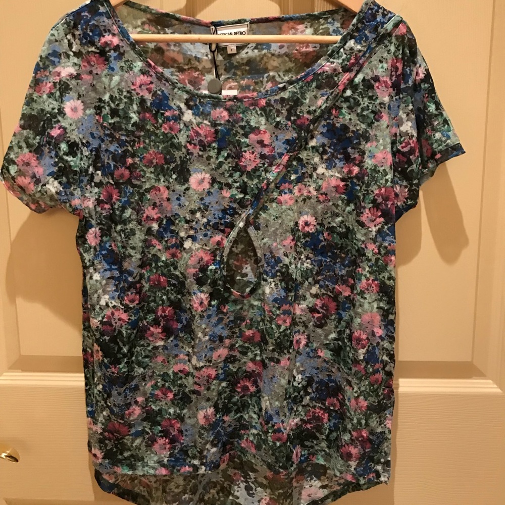 BNWT American retro size 2 floral keyhole top